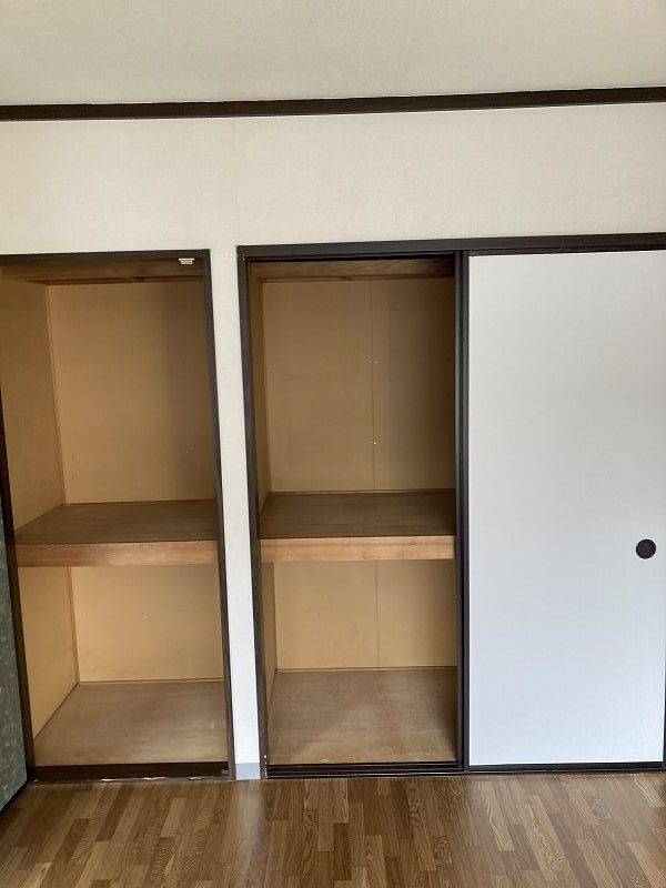 居室・リビング　押入・物入あり