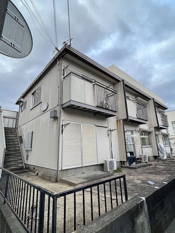 建物外観　前面が空いているので、陽当たり良好です！