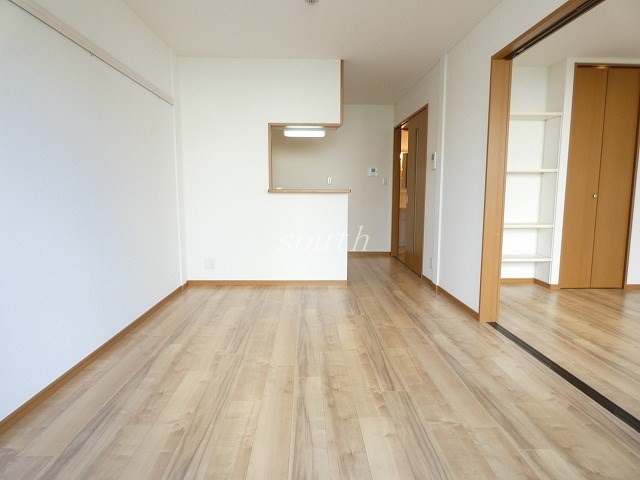 居室・リビング　洗練された清潔感漂う清楚な仕上がり