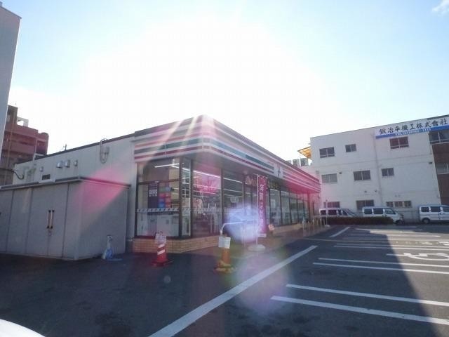 コンビニ　セブンイレブン（コンビニ）まで275m