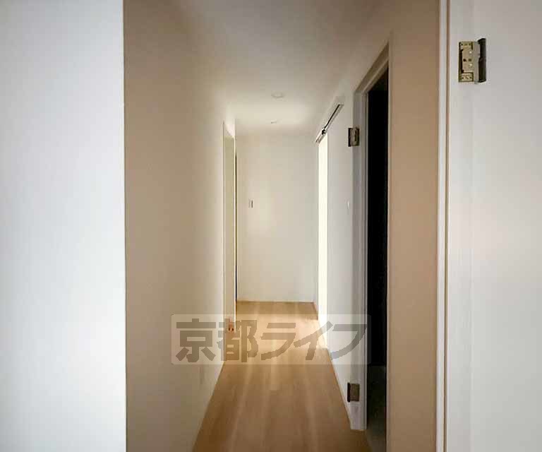 その他部屋・スペース　廊下（室内工事中）