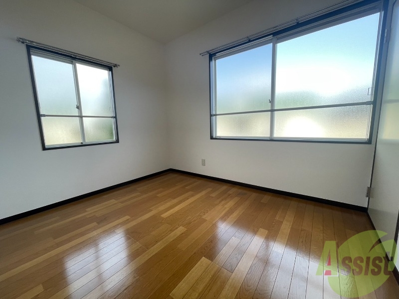 その他部屋・スペース　５帖の洋室があります。寝室にできそうですね。