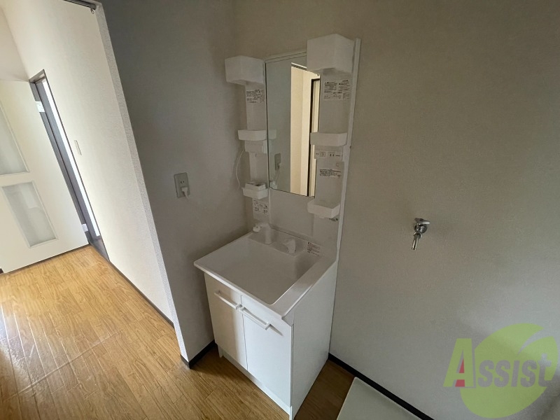 洗面設備　洗面台はシャワー付きなので朝の準備が楽ちんです