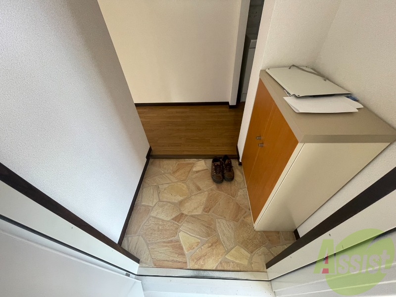 玄関　玄関からの様子です。すぐ部屋が見えないのは安心ですね。