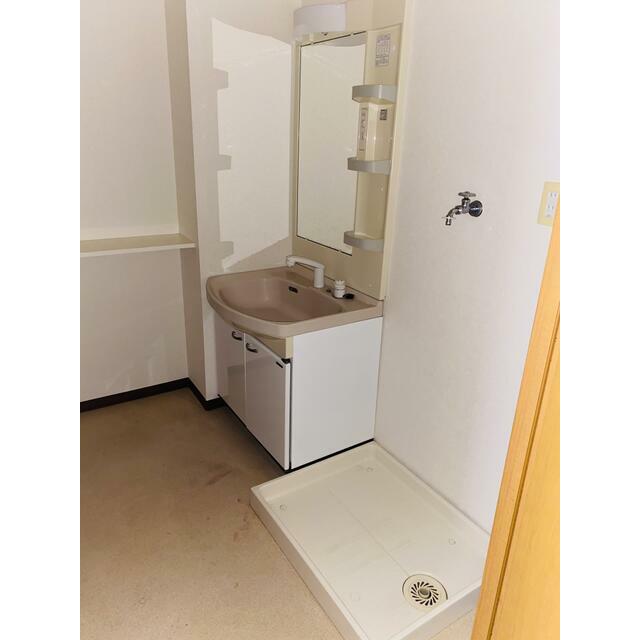 洗面設備　画像と現況が異なる場合は現況優先です　反転タイプあり　出窓な