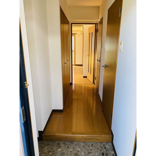 玄関　画像と現況が異なる場合は現況優先です　反転タイプあり　出窓な