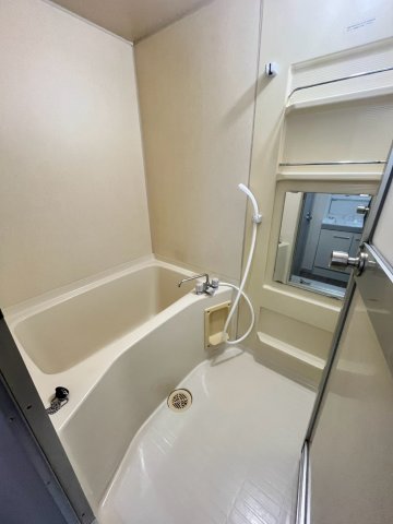 バス・シャワールーム　同物件、別号室の参考写真です。