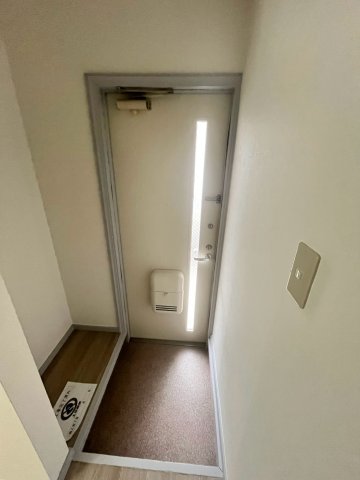 玄関　同物件、別号室の参考写真です。