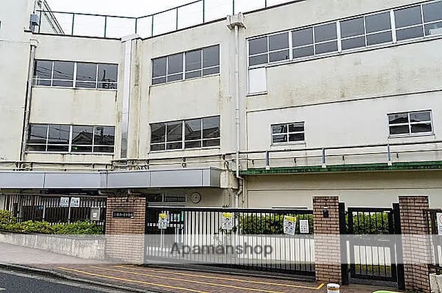 小学校　成増ケ丘小学校（小学校）まで821m