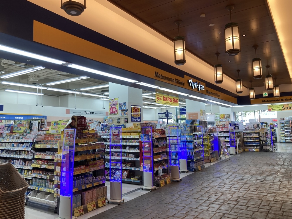 ドラックストア　マツモトキヨシ リバーウォーク北九州 デコシティ店（ドラッグストア）まで170m