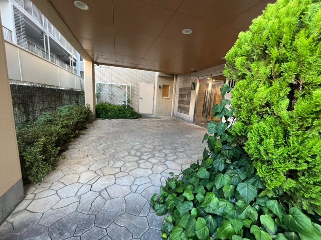 エントランス　詳細は、RISUMO江坂本店までお問合せください♪