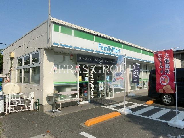 コンビニ　ファミリーマート鹿骨五丁目店（コンビニ）まで243m