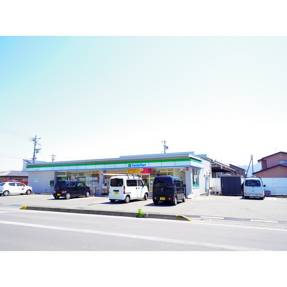 コンビニ　ファミリーマート長野松岡店（コンビニ）まで777m