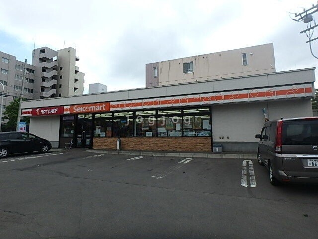 コンビニ　セイコーマート南１９条店（コンビニ）まで241m