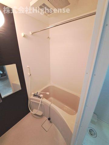 バス・シャワールーム　落ち着いた空間のお風呂です