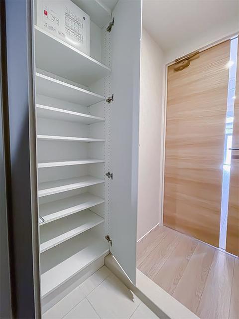 玄関　※写真は同タイプ住戸です。