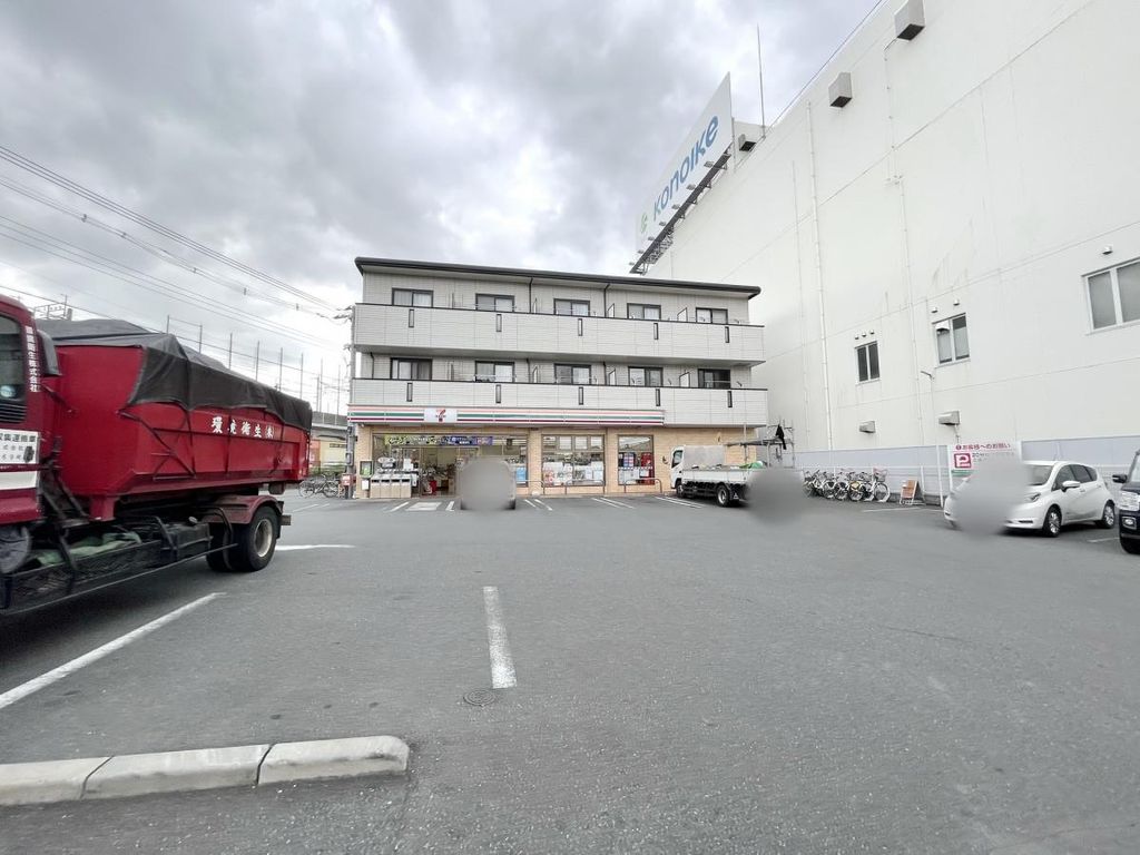 コンビニ　セブンイレブン浦和白幡6丁目店（コンビニ）まで250m