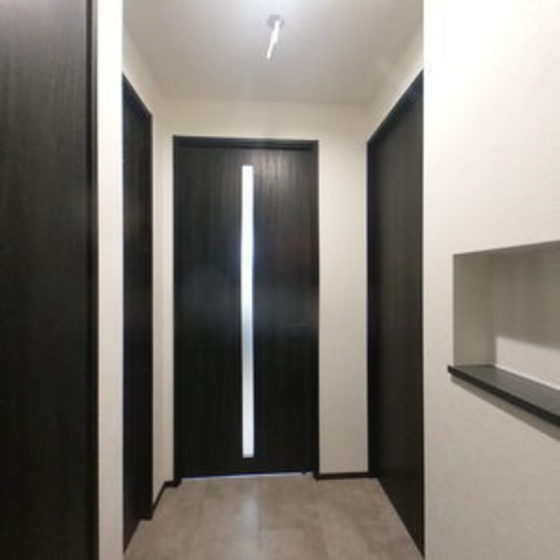 玄関　※建設中の為参考写真※
