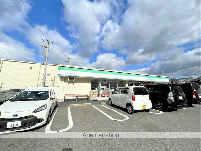 コンビニ　ファミリーマート小浦岸和田北インター店（コンビニ）まで439m