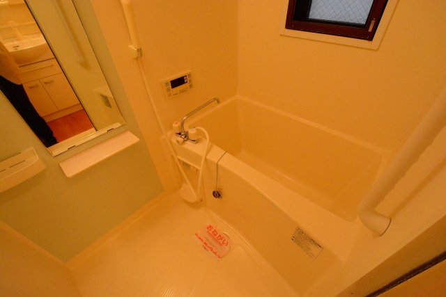 バス・シャワールーム　浴室乾燥機付きです♪