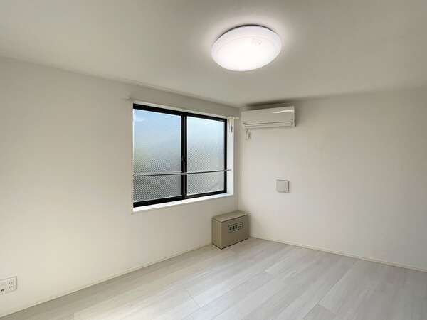 居室・リビング　☆明るい洋室☆