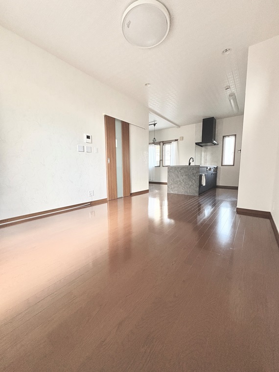 居室・リビング　こちらの居間で趣味の時間をお楽しみください