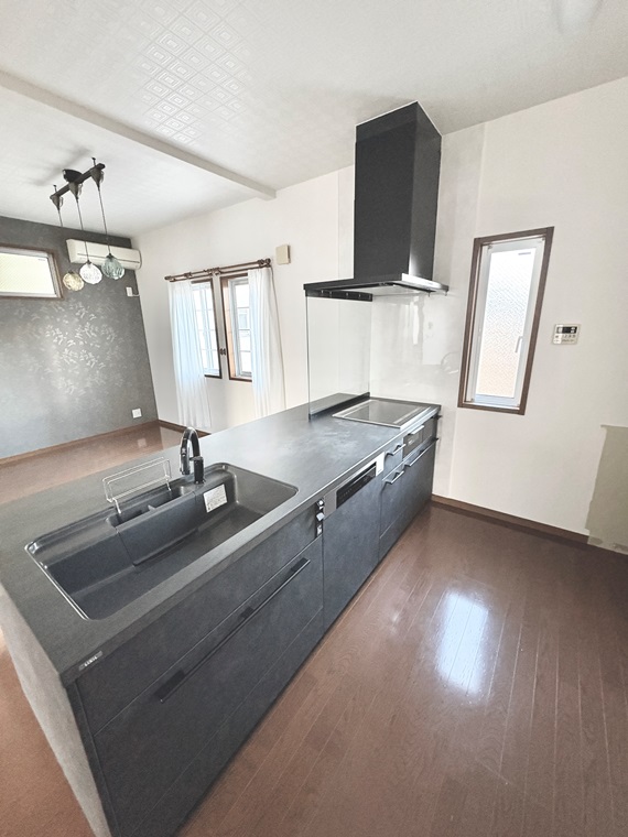 キッチン　コンパクトなキッチンで掃除もラクラク