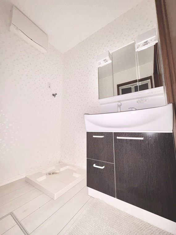 洗面設備　使いやすい洗面所です