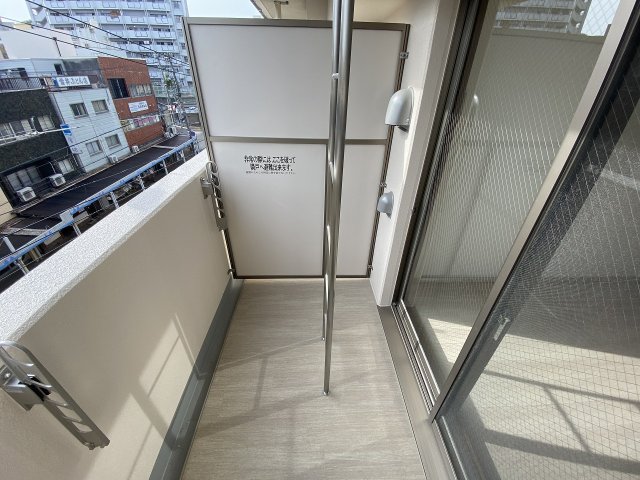 バルコニー　暖かな日差しのふりそそぐバルコニー