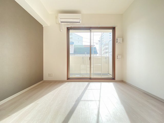 居室・リビング　ゆったり過ごせる居間です