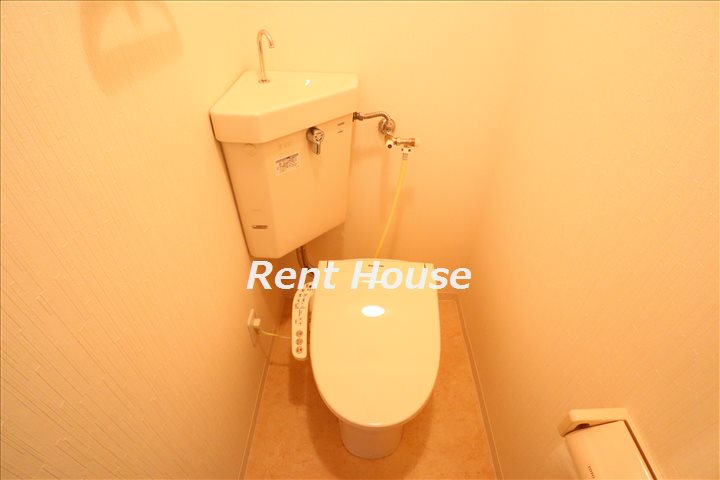 トイレ　別号室の参考写真となります