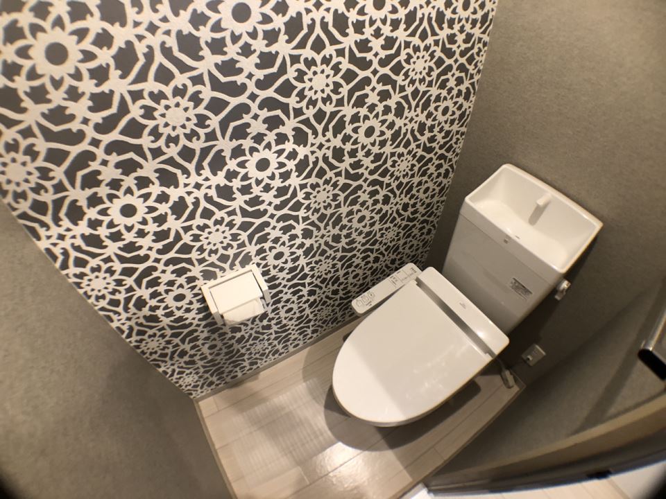 トイレ　温水洗浄便座付です