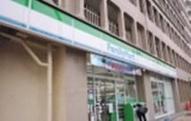 コンビニ　ファミリーマート（コンビニ）まで380m