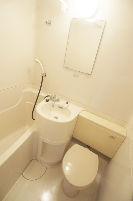 バス・シャワールーム　お掃除がしやすい洗面台付き３点ユニットです☆