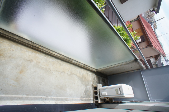 バルコニー　バルコニーがあるので洗濯物を太陽の下で干すことができます♪