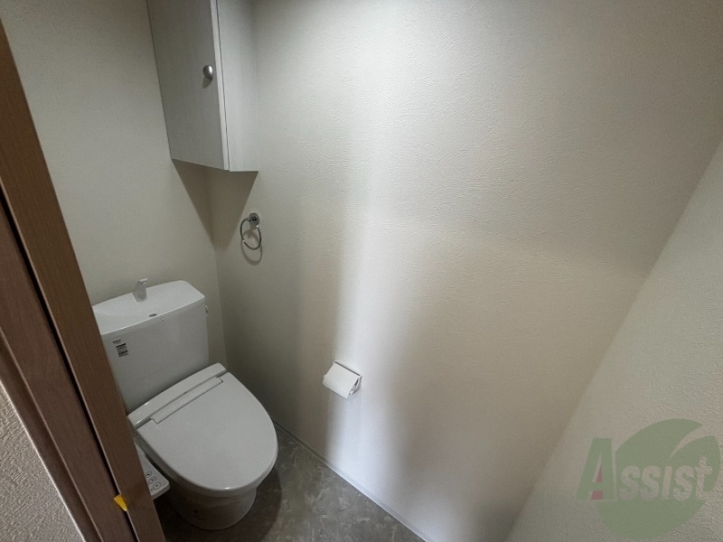 トイレ　トイレはウォシュレット機能付きです。安心して使用できますね。