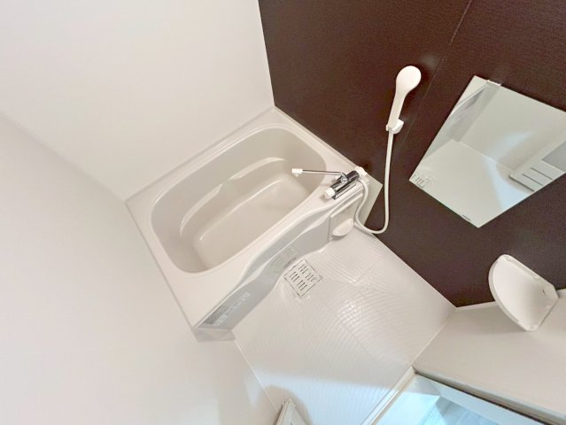 バス・シャワールーム　広めのお風呂は一日の疲れを癒してくれます。