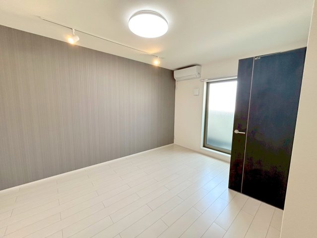 居室・リビング　明るく広々としたリビングです。