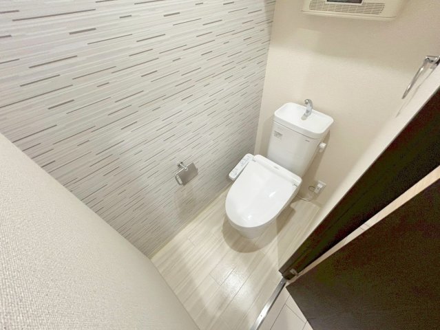 トイレ　綺麗なトイレにはウォシュレット標準装備です。