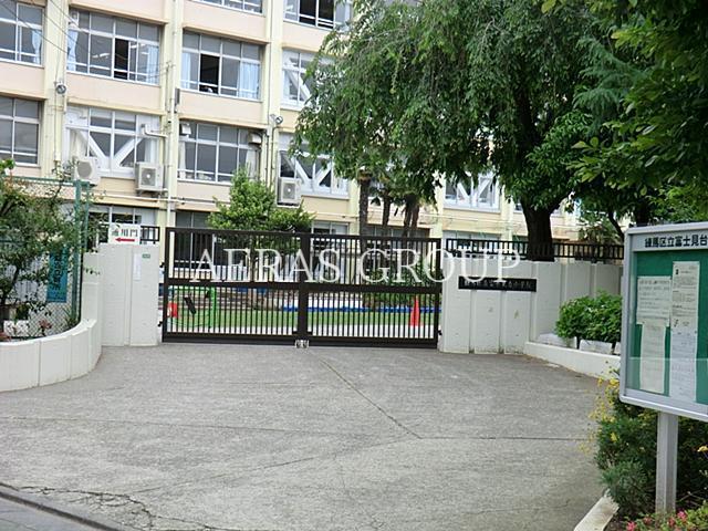 小学校　練馬区立富士見台小学校（小学校）まで659m