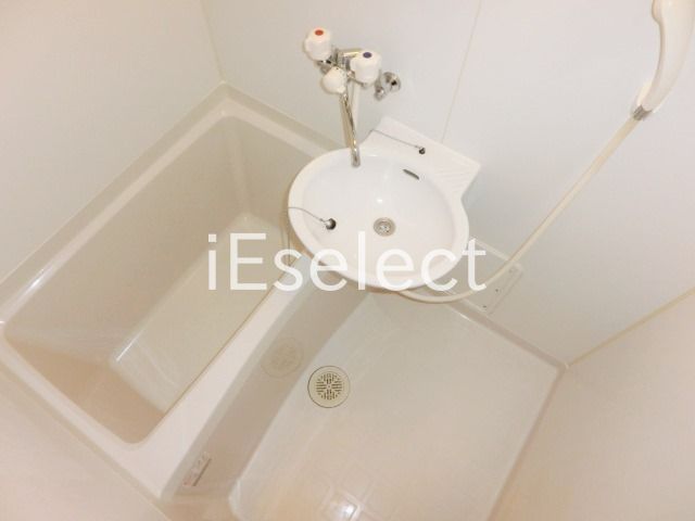 バス・シャワールーム　1日の疲れを洗い流すバスルーム