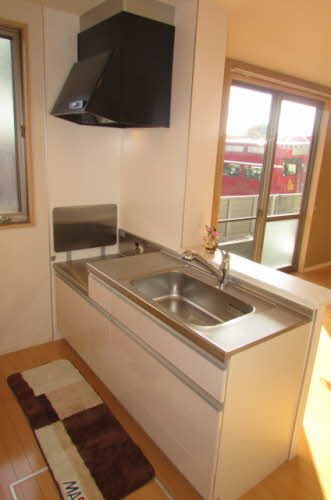 キッチン　カウンターキチンで料理をしながら、小さなお子様を見守れます♪