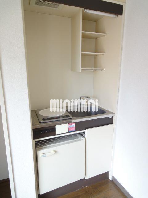 キッチン　キッチンはＩＨヒーターです。冷蔵庫もついていて便利。