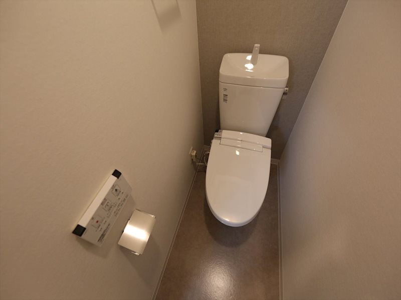 トイレ　温水洗浄暖房便座付トイレ
