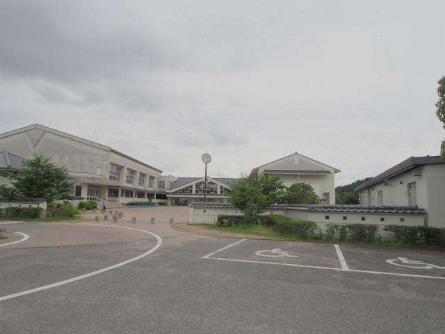 小学校　武雄市立御船が丘小学校（小学校）まで1782m