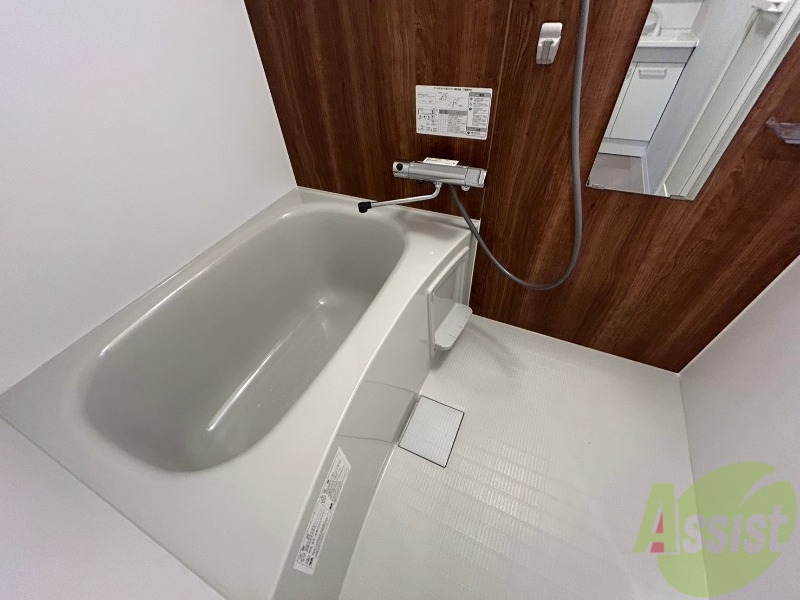 バス・シャワールーム　お風呂になります。一日の疲れを癒してくださいね。