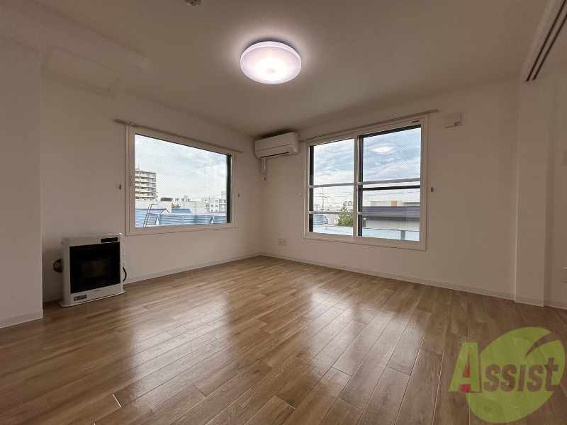 居室・リビング　広々としたリビングですね。使い勝手がよさそうですね！