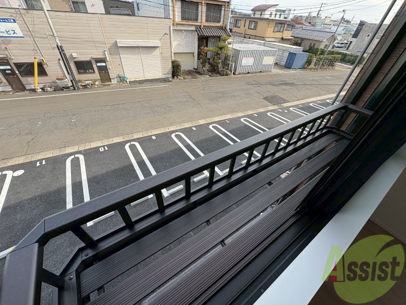 バルコニー　こちらで物干し設置可能でございます。日当たり良好です。