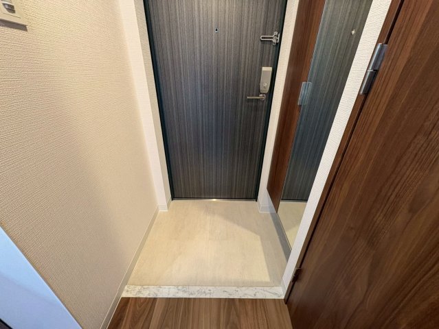 玄関　ディアレイシャス東別院IV