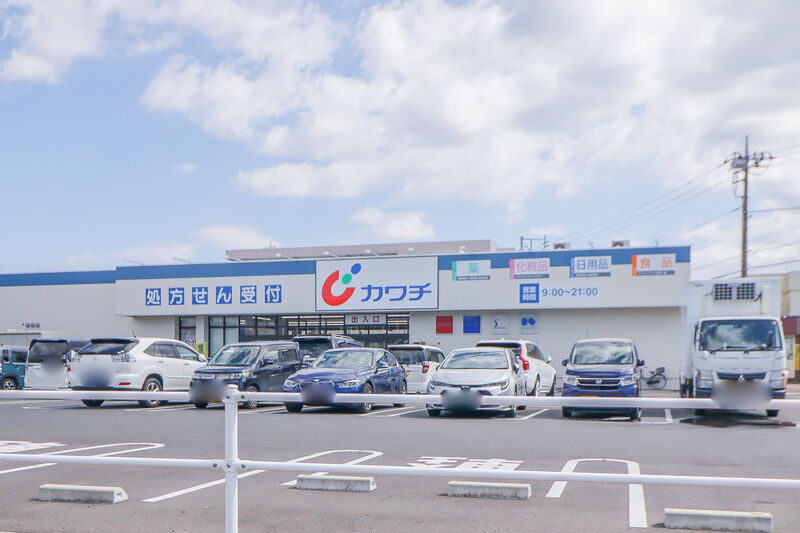ドラックストア　カワチ薬品鶴田店（ドラッグストア）まで413m
